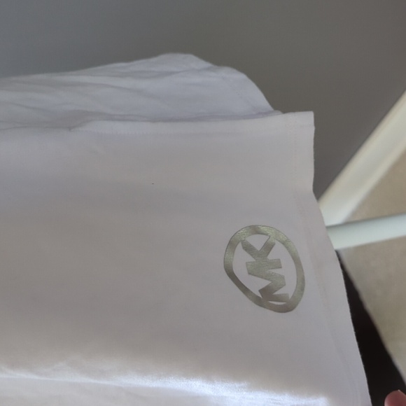 Hooded, sleeveless cowl neck top - Picture 2 of 9